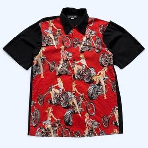 Vintage 1990s Men's Red and Black Johnny Suede Graphic Shirt L